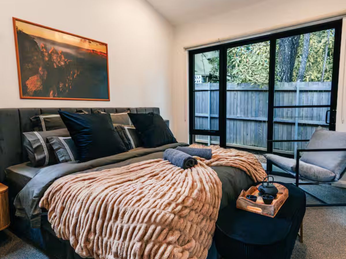 Bedroom at Rustic Pine Escape in Medlow Bath with premium bedding